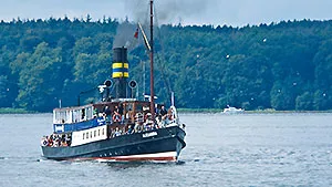 z. B. Fahrgastschifffahrt Flensburg