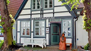 z. B. Heimatmuseum Warnemünde