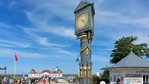 historische Uhr vor der Seebrücke