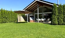 Wellnesshaus Blumenwiese auf dem Ostsee Ferienhof mit Sauna-Whirlwanne
