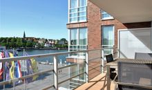 Apartment 29 "Heimathafen 29", Apartmenthaus Hafenspitze, Blickrichtung Innenstadt/Binnenhafen