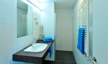 Apartment 1 "Nordlicht" -  Blickrichtung Binnen- und Yachthafen/offenes Meer