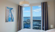 Apartment 24, Pier 24, Blickrichtung offene See/Binnenhafen Nord