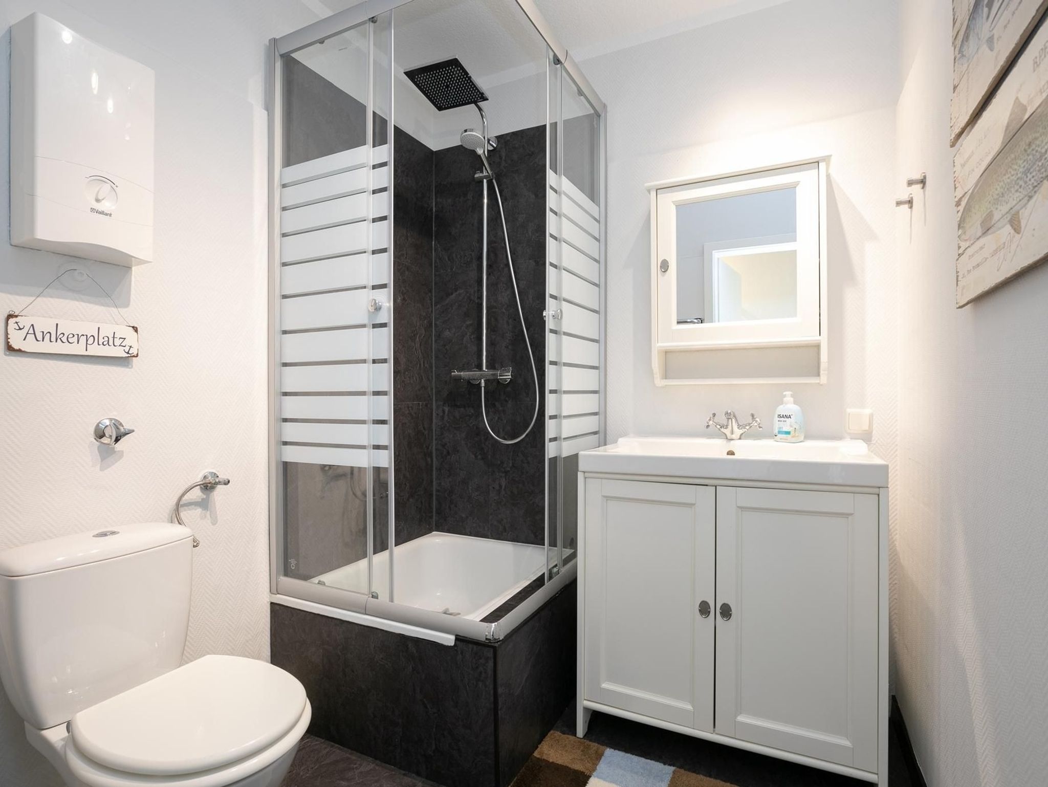 1. Bad mit Dusche