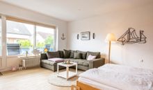 Schlafzimmer mit Futon- und Einzelbett
