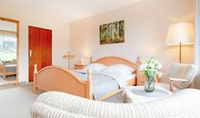Kinder-/ Gästezimmer mit Kleiderschrank