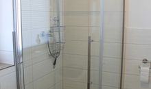 Retro-Apartment in zentraler Lage: Entspannen im Familienbungalow mit Garten (9228)