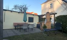 Wohn-/Schlafzimmer mit Zugang zum Balkon