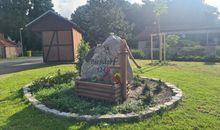 Urlauberdorf 23b - Blick auf den offenen Essbereich mit Kaminofen
