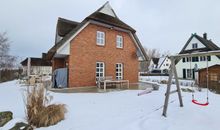 Winteridylle am Reetdachhaus