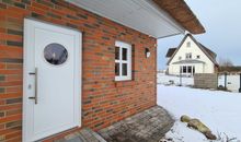 Winteridylle am Reetdachhaus
