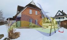 Winteridylle am Reetdachhaus