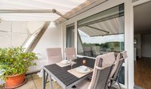 Ferienhaus Fritid - Blick auf das Fereinhaus und das große Grundstück
