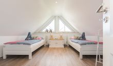 Schlafzimmer mit Kleiderschrank