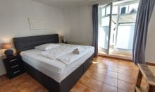 Schlafzimmer im Weitwinkel