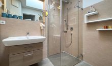 Badezimmer mit Dusche