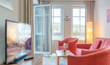 Urlauberdorf 22a - Blick auf den Wohnbereich mit dem gemütlichen Ecksofa