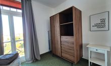 Kleiderschrank im Schlafzimmer