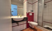 Badezimmer mit Dusche