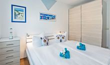Schlafzimmer mit Kleiderschrank