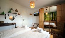 Residenz Haffblick App.46- Blick auf die Couch im Wohnbereich