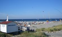 Haffblick Whg. Ha57 - Blick vom Sofa auf den Essbereich und die offene Küche