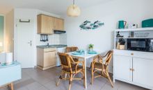 Wohn- und Essbereich mit großen Terrassenfenster