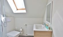Badezimmer mit Dusche