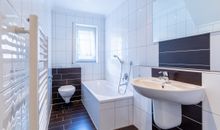 Bad WC Badewanne Waschtisch