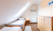 Schlafzimmer Einzelbetten Kommode