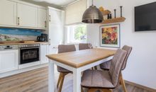 Schlafzimmerfenster Nachtschrank