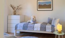 2. Schlafzimmer mit TV