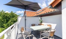 modernes Bad mit Fenster