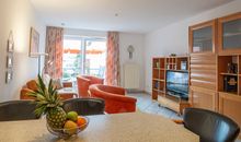 Das Wohnzimmer mit Essbereich