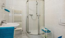 Badezimmer mit Dusche
