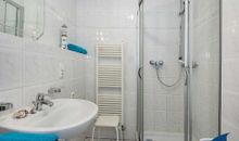 Badezimmer mit Dusche