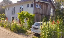 Außenansicht und Parkplatz