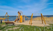 Spielplatz am Wasser