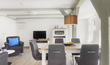 Wohnbereich mit TV und WLAN