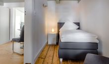 2. Schlafzimmer mit Einzelboxspringbett