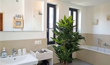 1. Badezimmer im OG mit Badewanne