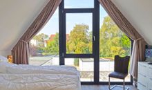 2. Schlafzimmer mit Doppelboxspringbett