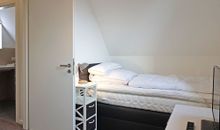3. Schlafzimmer mit Einzelboxspringbetten