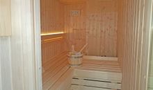großes Badezimmer im Obergeschoss mit zubuchbarer Sauna