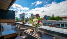 südliche Terrasse mit Blick zum Kommunalhafen