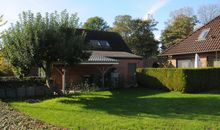 Blick ins Wohnzimmer und Schlafzimmer