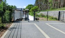 Eingang zum Grundstück / Parkplatz
