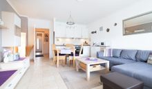 Wohnzimmer mit Küche