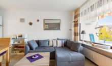 Wohnzimmer mit Sofa