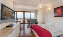Wohn-/Schlafbereich mit Ostseeblick und offener Küche